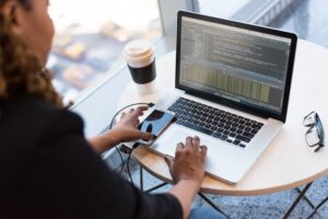 Blog 1 how-should-your-IT-department-evolve-to-support-and-manage-SaaS
